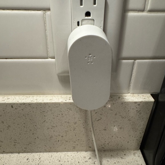 Belkin BOOSTCHARGE PRO 3-in-1 Wireless Charging Pad with MagSafe - White - Picture 2 of 11